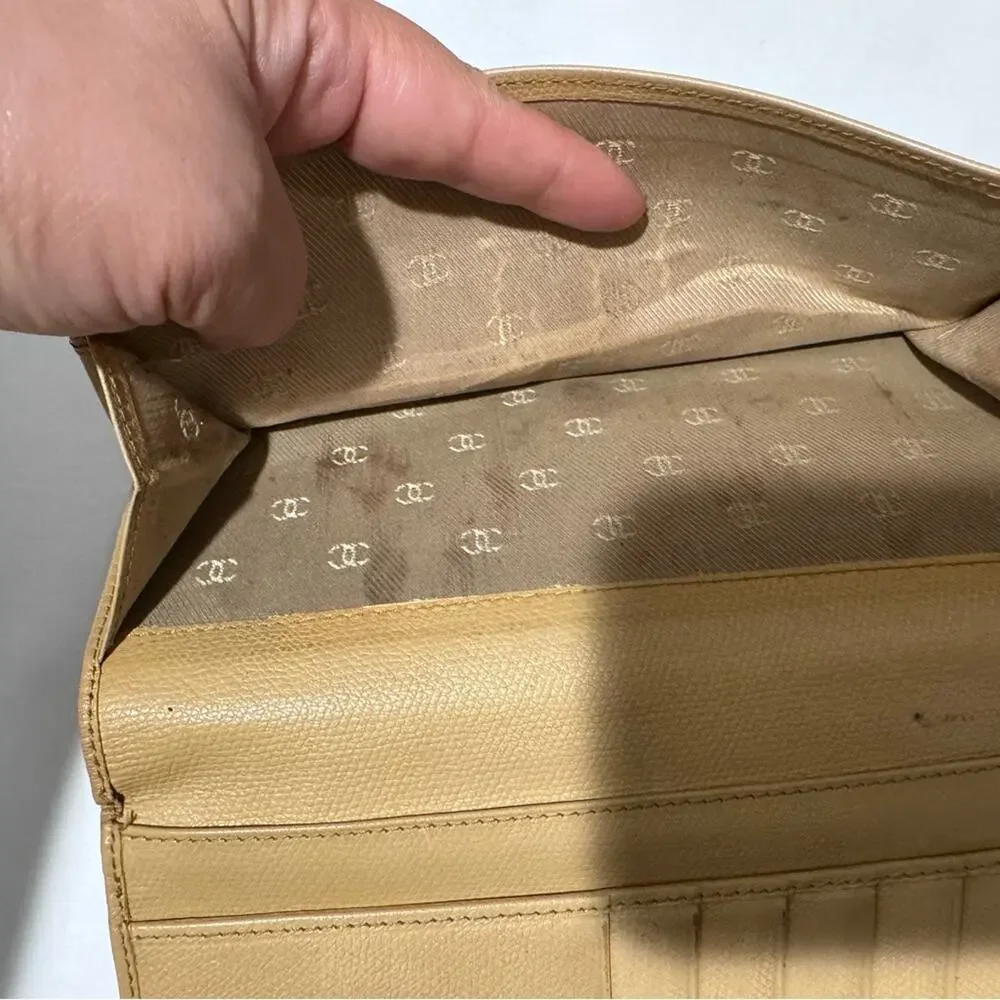 Chanel Vintage Beige‎ Leather Wallet Clutch Authentic CC Logo Snap Closure